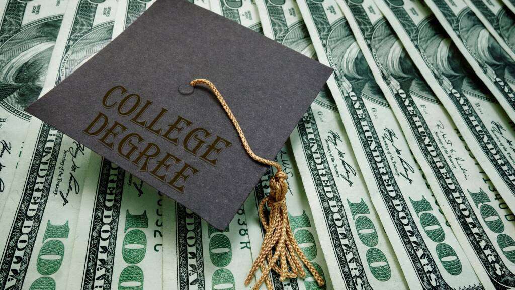 a college degree cap